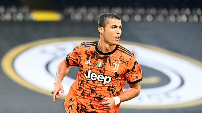 Cristiano Ronaldo celebra su gol ante Spezia