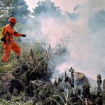 Bomberos de El Salvador realizan inspección en locales comerciales 