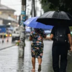 Madre e hijo fueron rescatados tras quedar atrapados en su vivienda