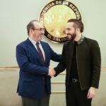 Remesas aumentan en 2025 por temor a deportaciones en EE. UU., según economista Carlos Acevedo