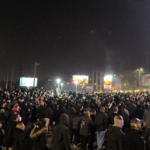 Trump afirma que EE. UU. analiza medidas de fuerza ante la crisis en Irán