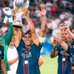 Incendio en maleza se propaga a viviendas en el bulevar del Ejército, en Soyapango