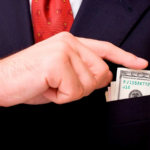 Luis Alfonso y Manuel Turizo recaudan $70,000 para afectados por inundaciones en Colombia