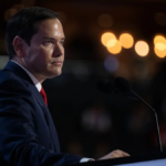 Cierran la playa Agua Dulce en Perú por acumulación de basura dejada por bañistas