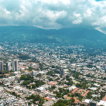 Hillary Clinton cuestiona política migratoria de Trump en Múnich