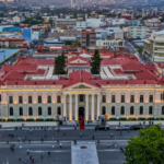 Karol G anuncia gira mundial “Tropicoqueta Tour” durante su cierre en Coachella 2026