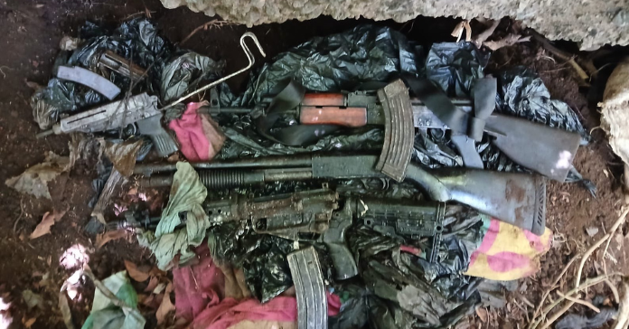 Armamento encontrado por equipos policiales en el caserío El Salamo, en Olocuilta, La Paz Oeste, según la PNC.