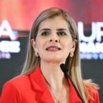 Félix Ulloa presenta en Argentina su ensayo sobre las transformaciones políticas de El Salvador